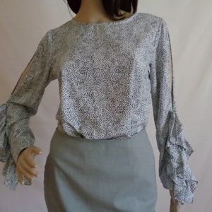 a new day XS B&W print ruffle split sleeve top